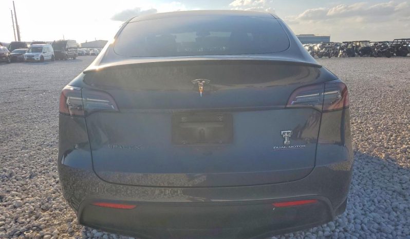 
								Tesla Model Y full									