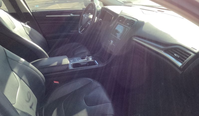 
								Ford Fusion Hybrid full									