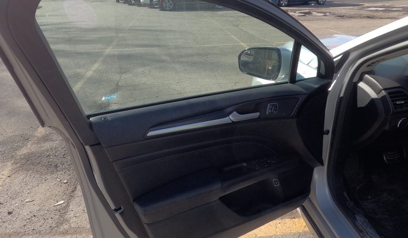 
								Ford Fusion Hybrid full									