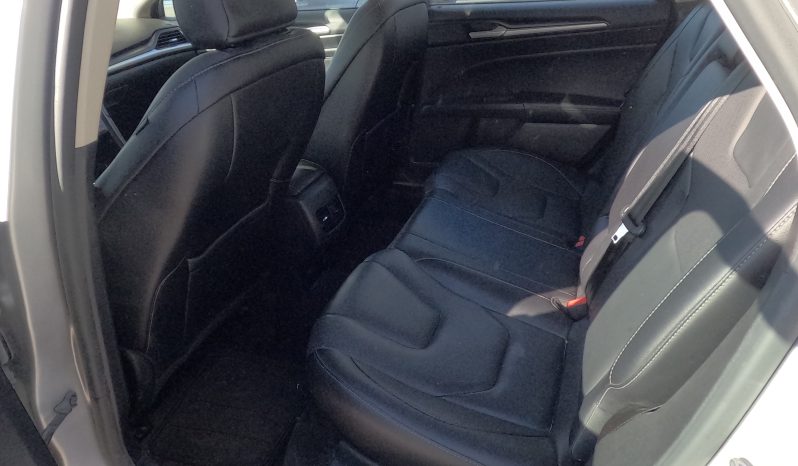 
								Ford Fusion Hybrid full									