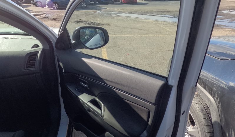 
								Mitsubishi Outlander Sport full									