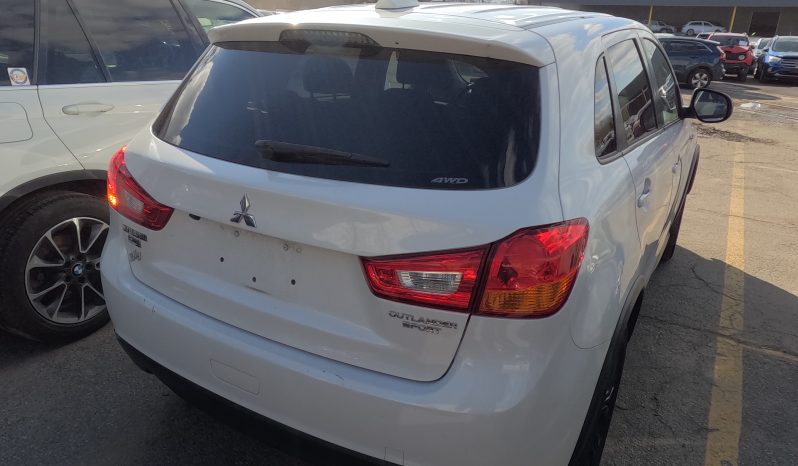 
								Mitsubishi Outlander Sport full									