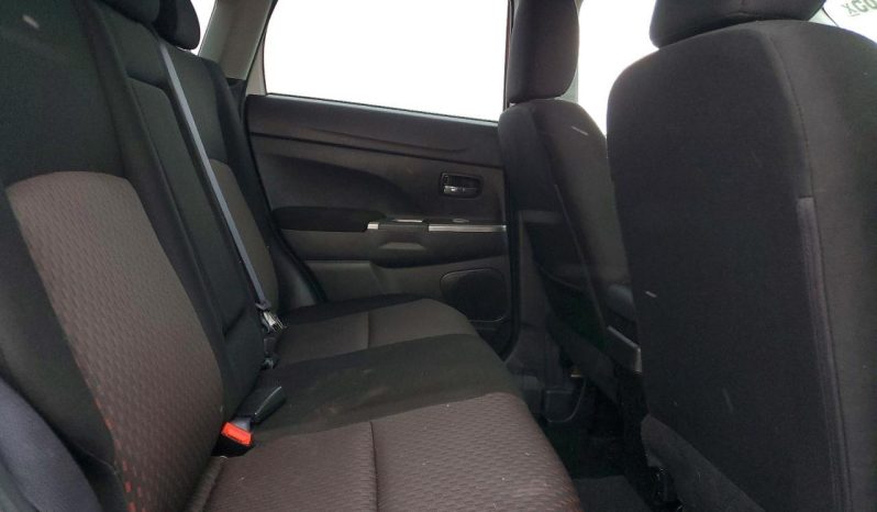 
								Mitsubishi Outlander full									