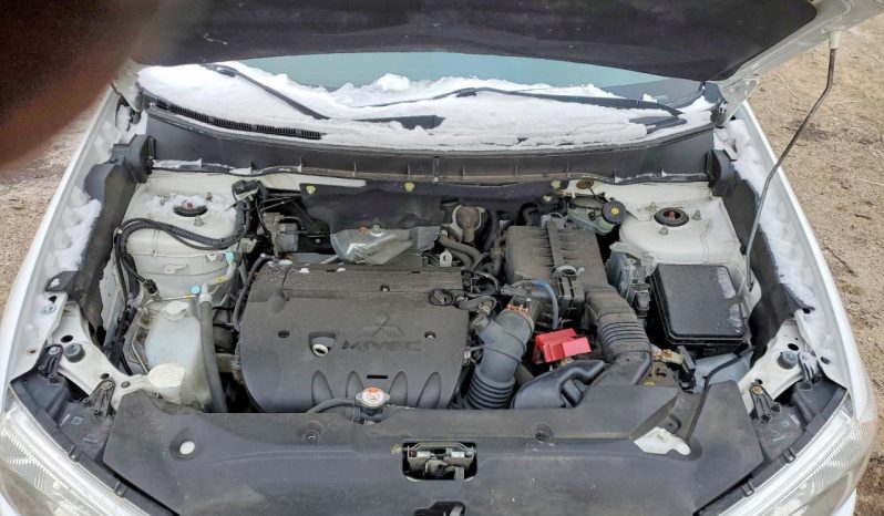 
								Mitsubishi Outlander full									