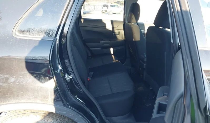 
								Mitsubishi Outlander Sport full									