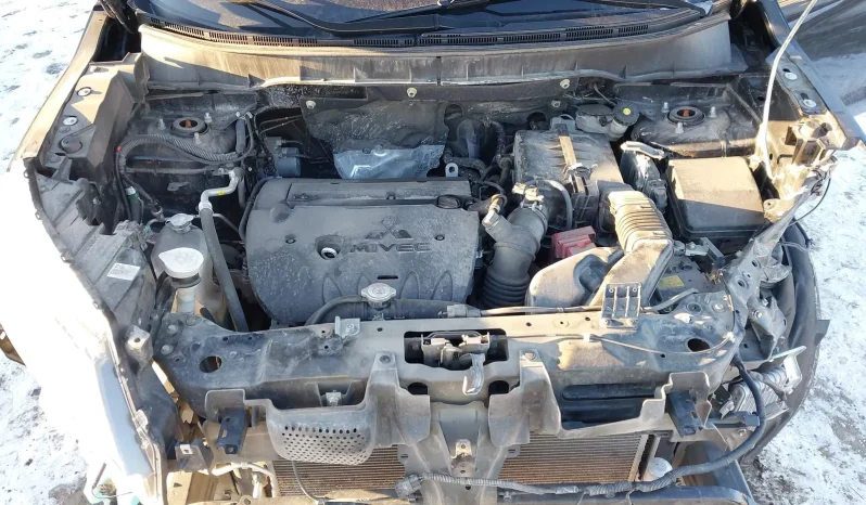 
								Mitsubishi Outlander Sport full									