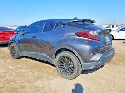
										Toyota C-HR full									