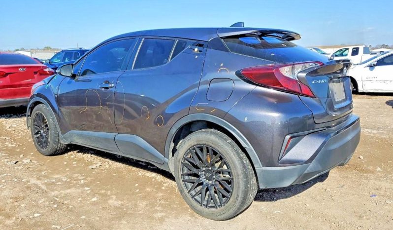 
								Toyota C-HR full									