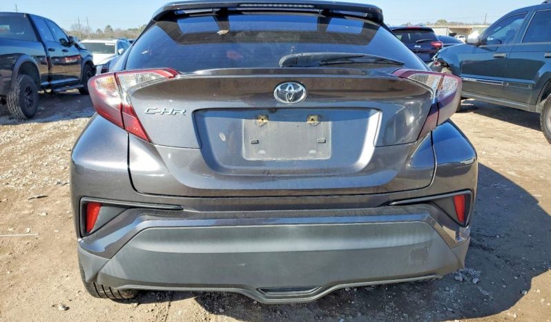 
								Toyota C-HR full									