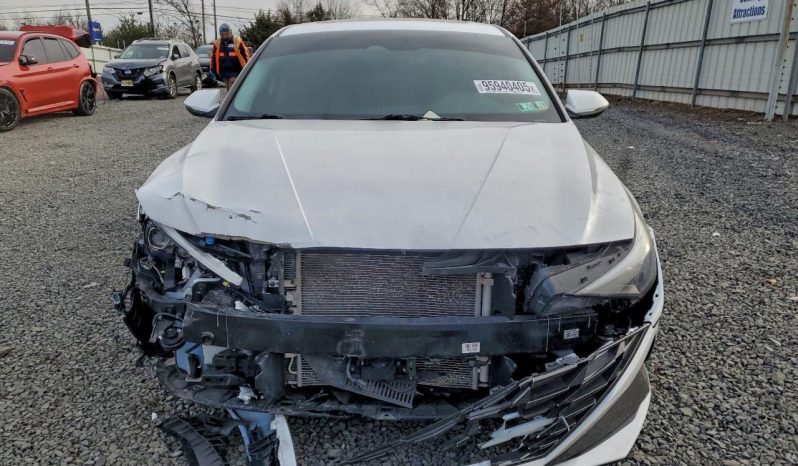 
								Hyundai Elantra full									