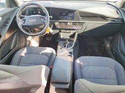 
										KIA Niro full									