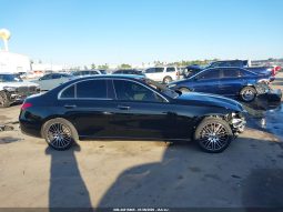 
										Mercedes-Benz C 300 full									