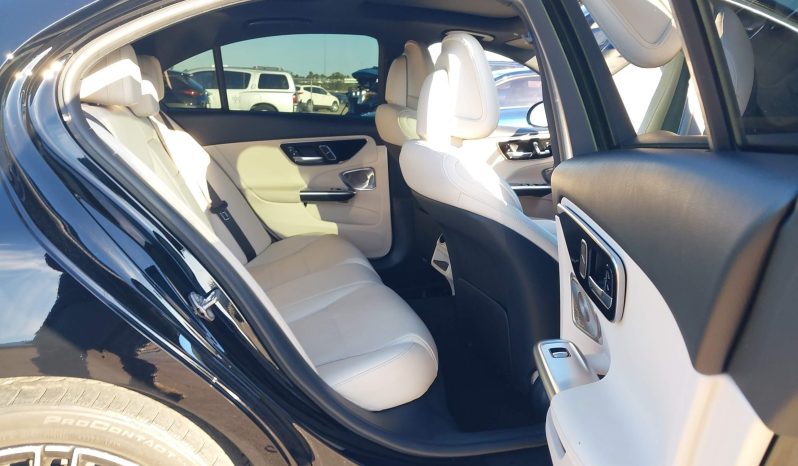 
								Mercedes-Benz C 300 full									