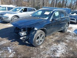 
										Mercedes-Benz GLC 300 full									