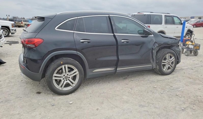 
								Mercedes-Benz GLA full									