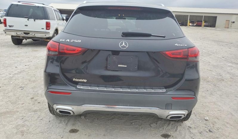 
								Mercedes-Benz GLA full									