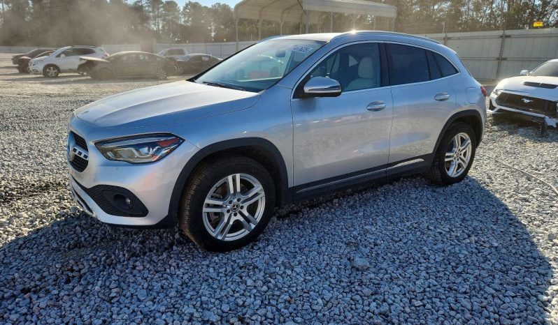 
								Mercedes-Benz GLA-Class full									