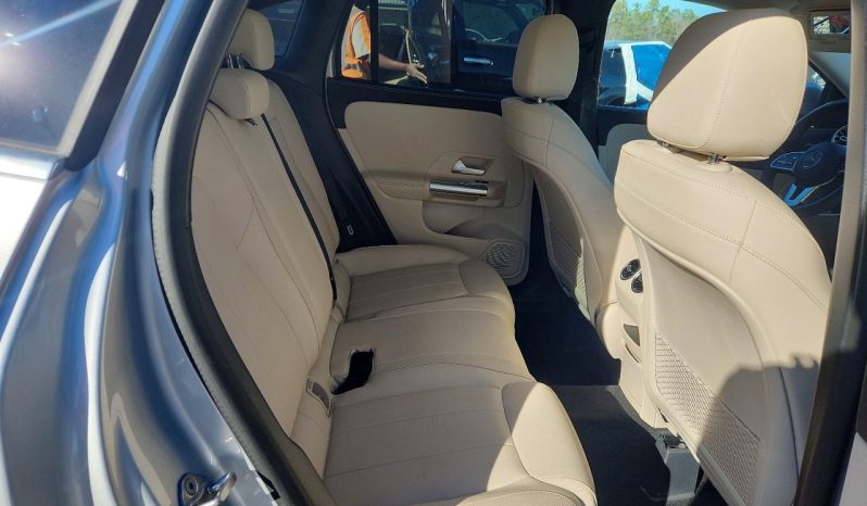 
								Mercedes-Benz GLA-Class full									