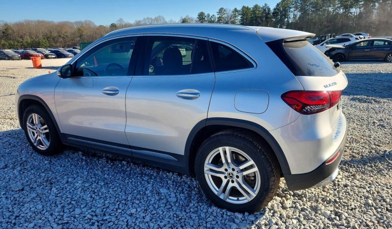 
								Mercedes-Benz GLA-Class full									