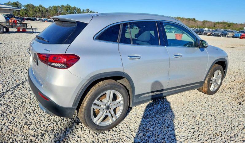 
								Mercedes-Benz GLA-Class full									