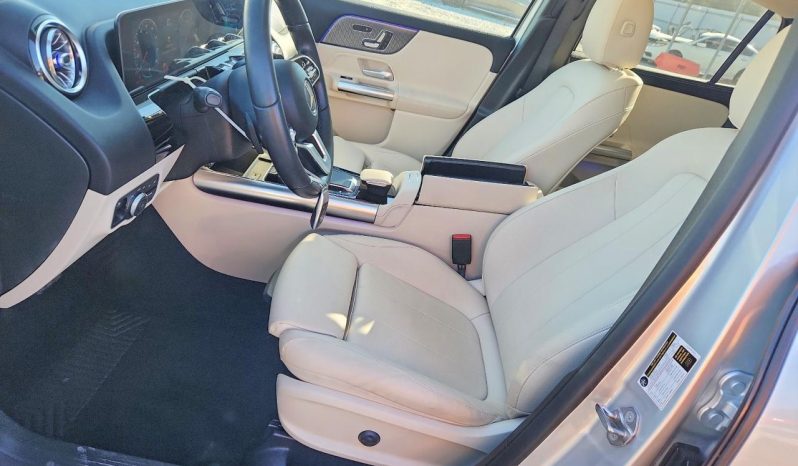 
								Mercedes-Benz GLA-Class full									