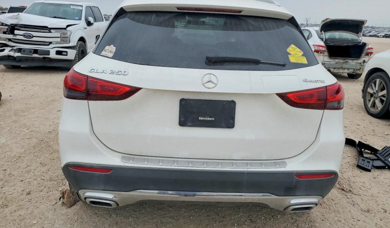 
								Mercedes-Benz GLA-Class full									