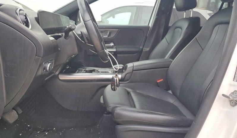 
								Mercedes-Benz GLA-Class full									