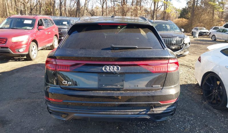 
								Audi Q8 full									