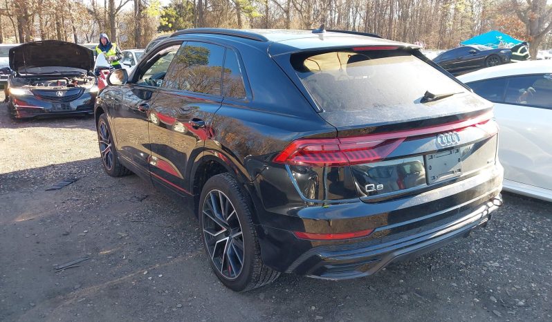 
								Audi Q8 full									