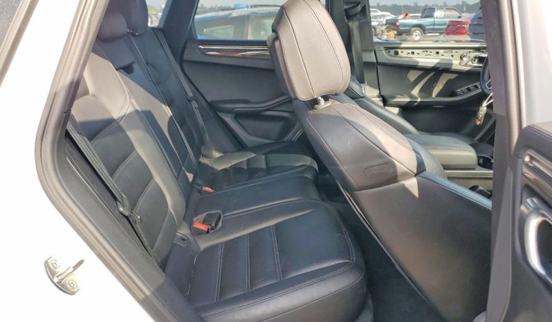 
								2016 Porsche Macan full									