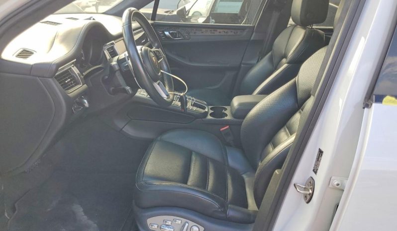 
								2016 Porsche Macan full									