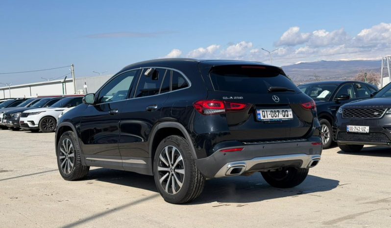 
								Mercedes-Benz GLA-Class, 250 full									