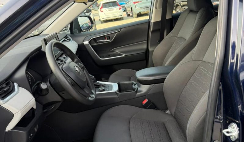 
								2022 Toyota RAV4, Hybrid Xle full									