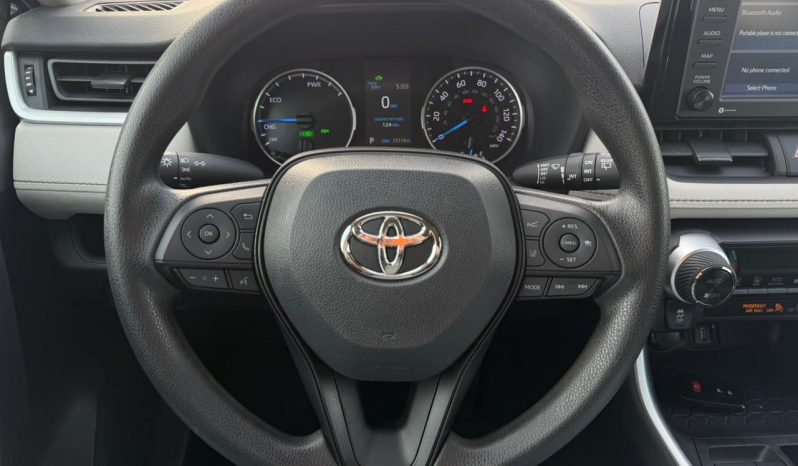 
								2022 Toyota RAV4, Hybrid Xle full									