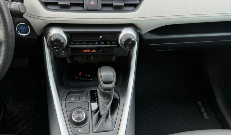 
								2022 Toyota RAV4, Hybrid Xle full									