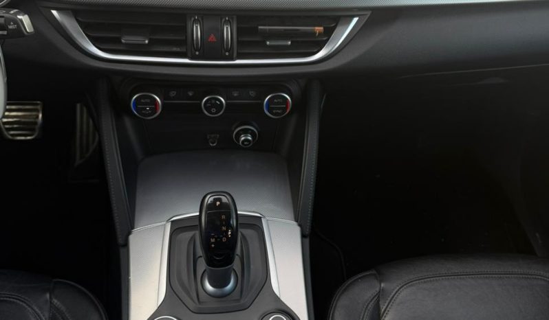 
								2017 Alfa Romeo Stelvio full									