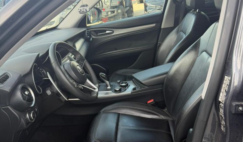 
								2017 Alfa Romeo Stelvio full									