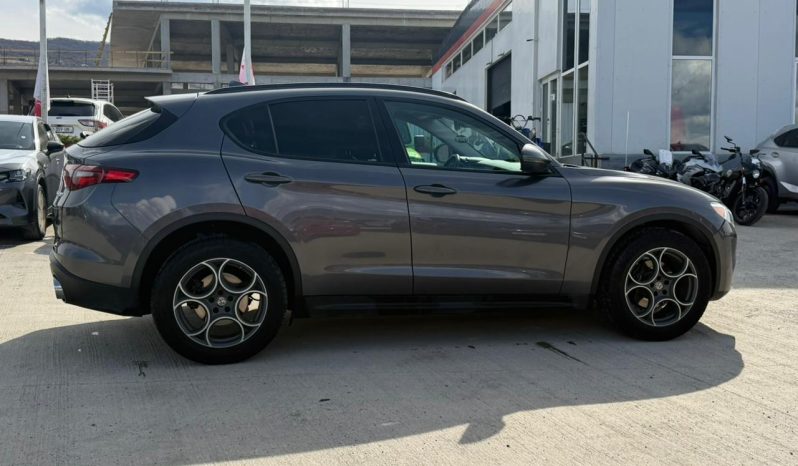 
								2017 Alfa Romeo Stelvio full									