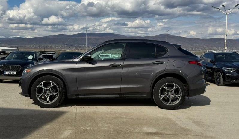 
								2017 Alfa Romeo Stelvio full									