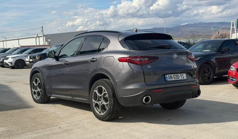 
								2017 Alfa Romeo Stelvio full									