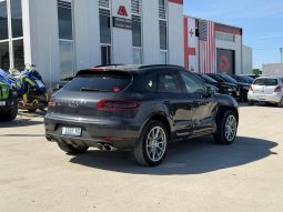 
										2017 Porsche Macan full									