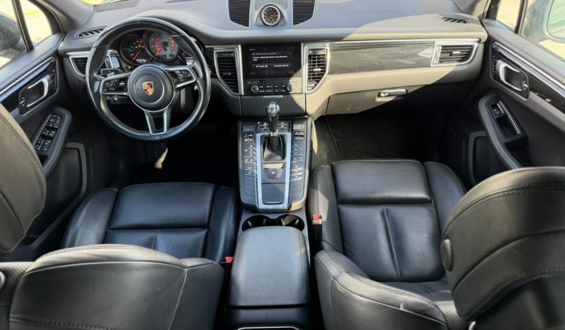 
								2017 Porsche Macan full									