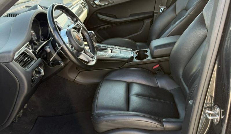 
								2017 Porsche Macan full									