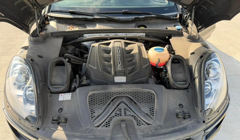 
								2017 Porsche Macan full									