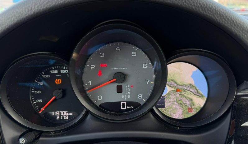 
								2017 Porsche Macan full									