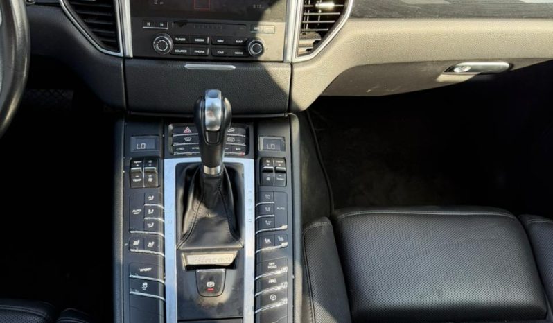 
								2017 Porsche Macan full									