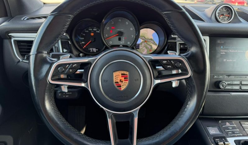 
								2017 Porsche Macan full									
