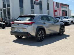 
										Lexus UX 250h full									
