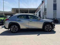 
										Lexus UX 250h full									