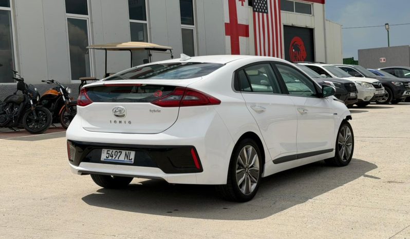 
								2017 Hyundai Ioniq full									